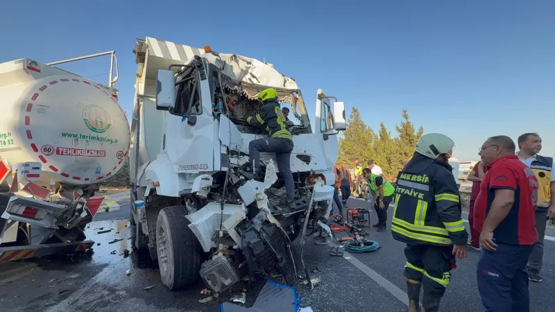 Tarsus'ta 5 aracın karıştığı zincirleme kaza: 1 yaralı