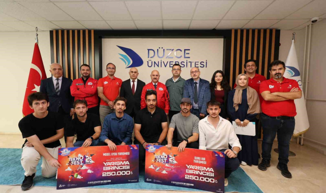 TEKNOFEST'te dereceye giren öğrencilerle bir araya geldi