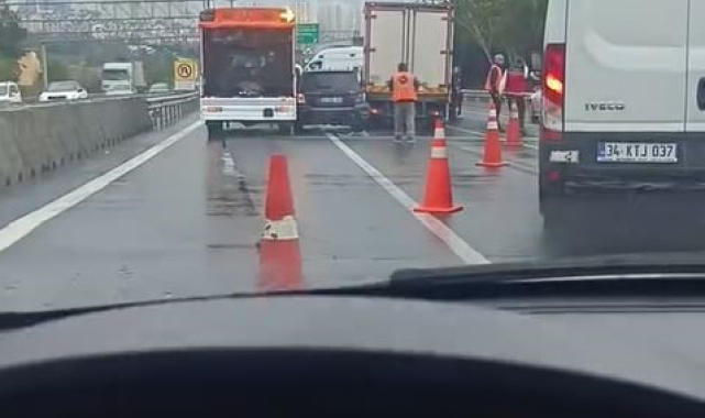 TEM Otoyolu'nda zincirleme kaza: Aracını çekmek isterken yeniden kaza yaptılar