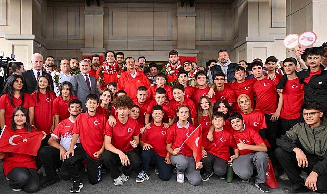 THY pilotundan A Millilere anons sürprizi: "Umut ve gurur yaşattınız"