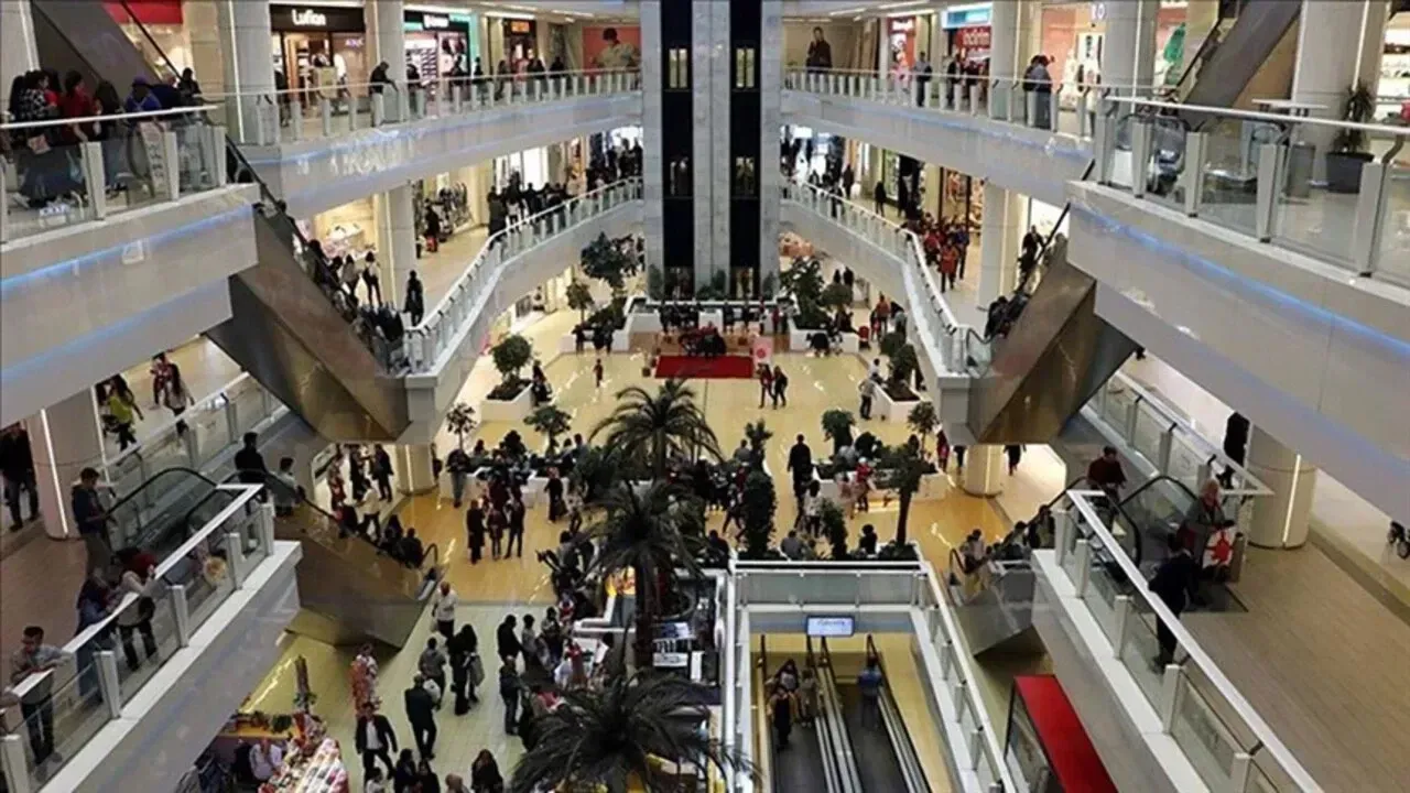 Ticaret Bakanlığı yanıtladı: AVM'ler pazar günü kapanacak mı?