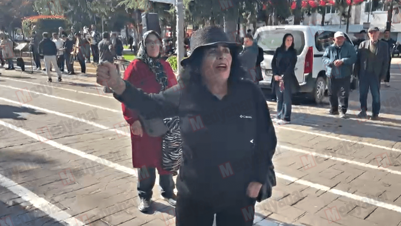 Tören provasında bir tuhaf gerginlik! Biri "Protokol nerede" dedi, diğeri "Hain" diye tepki gösterdi