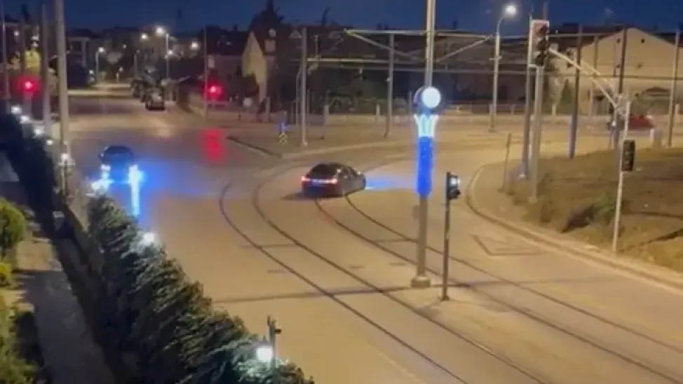 Tramvay yolunda drift yapan sürücüye 55 bin 659 TL ceza