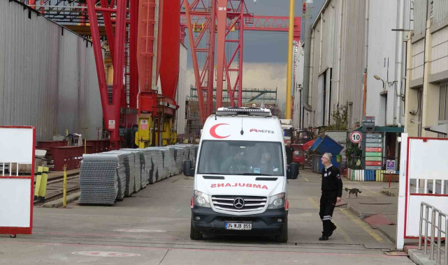 Tuzla'da tersanede iskele çöktü: 2 işçi yaralandı
