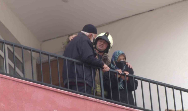 Ümraniye'de korkutan yangın: Mahsur kalan iki yaşlı çift kurtarıldı