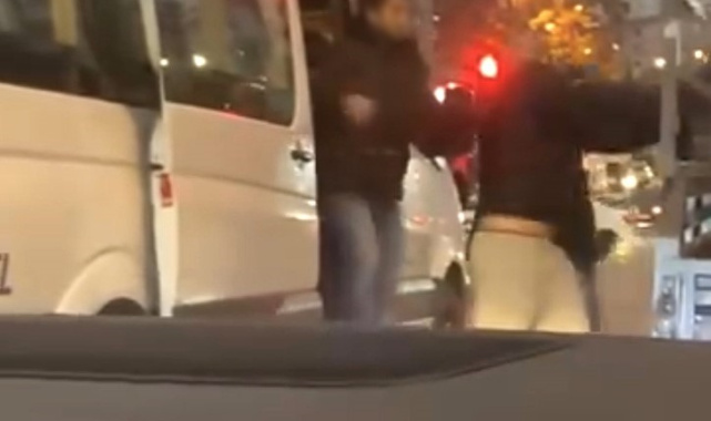 Ümraniye'de servis şoföründen kağıt toplayan kişiye yumruk