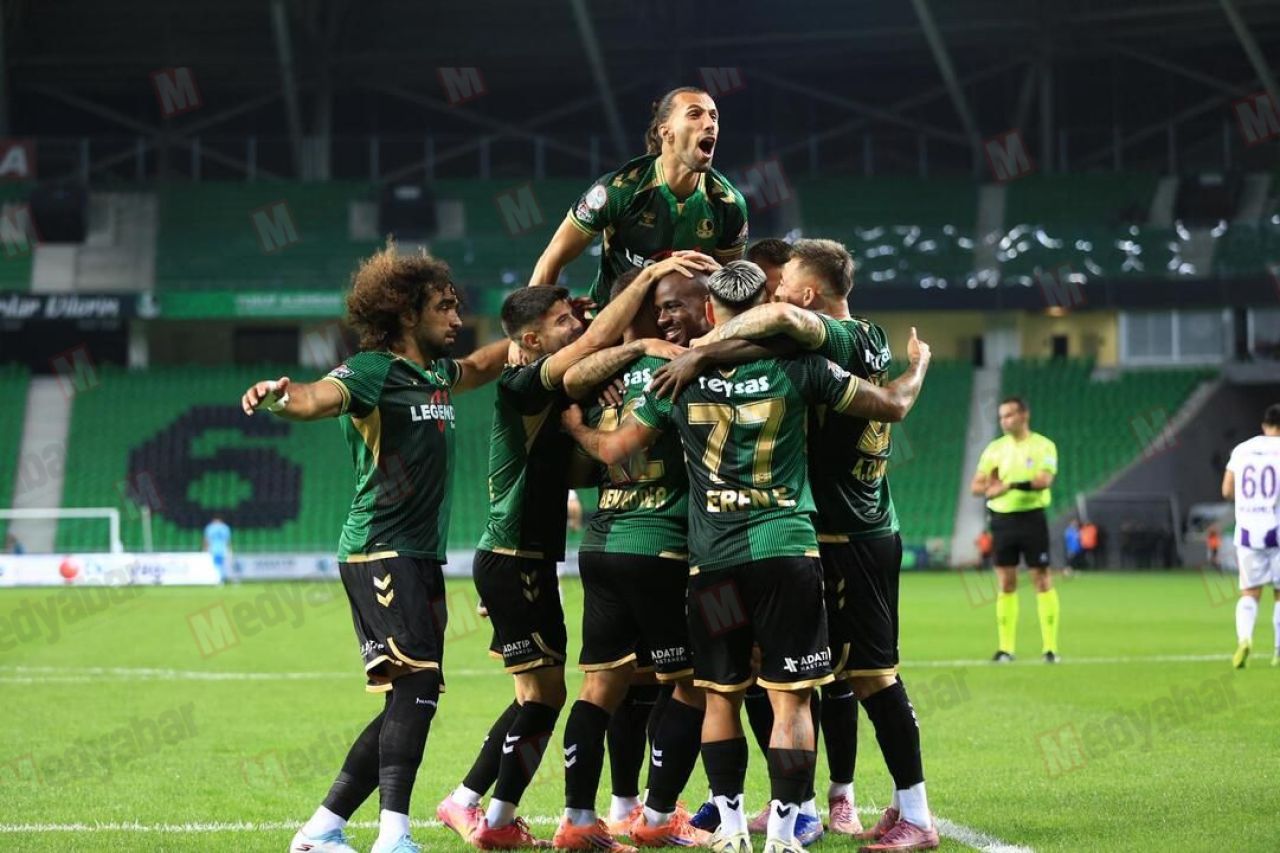 Uzun süre sonra 3’te 3! Sakaryaspor seriye bağladı