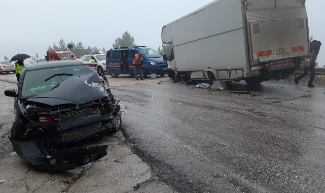 Yağış kazayı beraberinde getirdi: Karavan otomobille çarpıştı