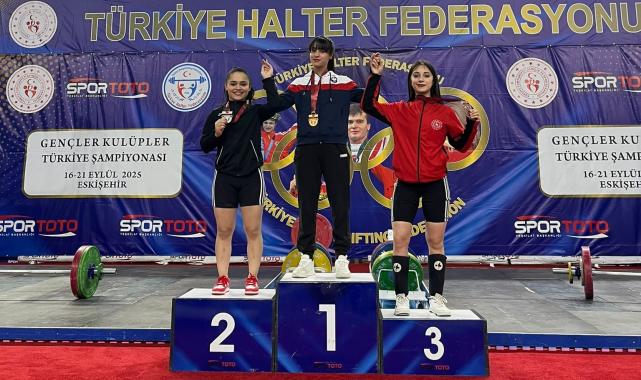 Yağmur Melek Şahin, halterde Türkiye ikincisi oldu
