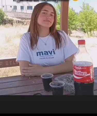 Yan yatan hafif ticari aracın altında kalan liseli Zeynep, öldü