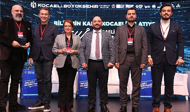 Yapay zekâ çağında tüm konular masaya yatırıldı