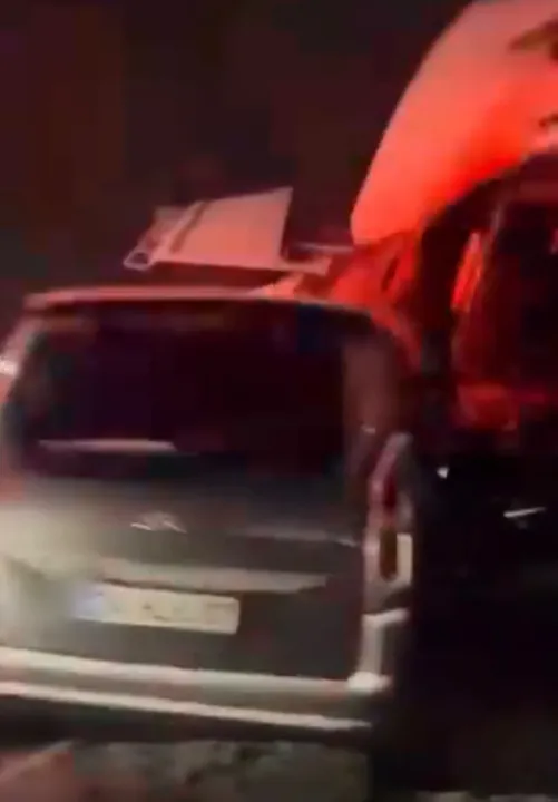 Yardım için duran TIR'a hafif ticari araç çarptı: 1 ölü, 5 yaralı