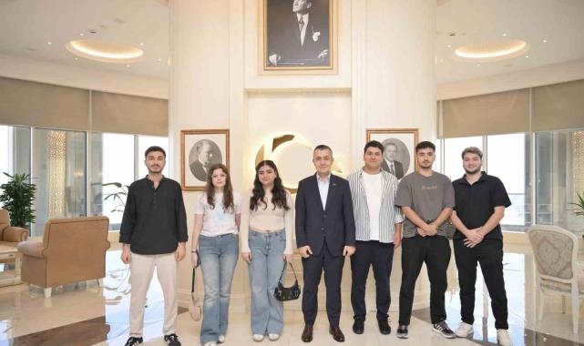 YKS'de dereceye giren öğrencilere Esenyurt Belediyesi'nden İtalya ödülü