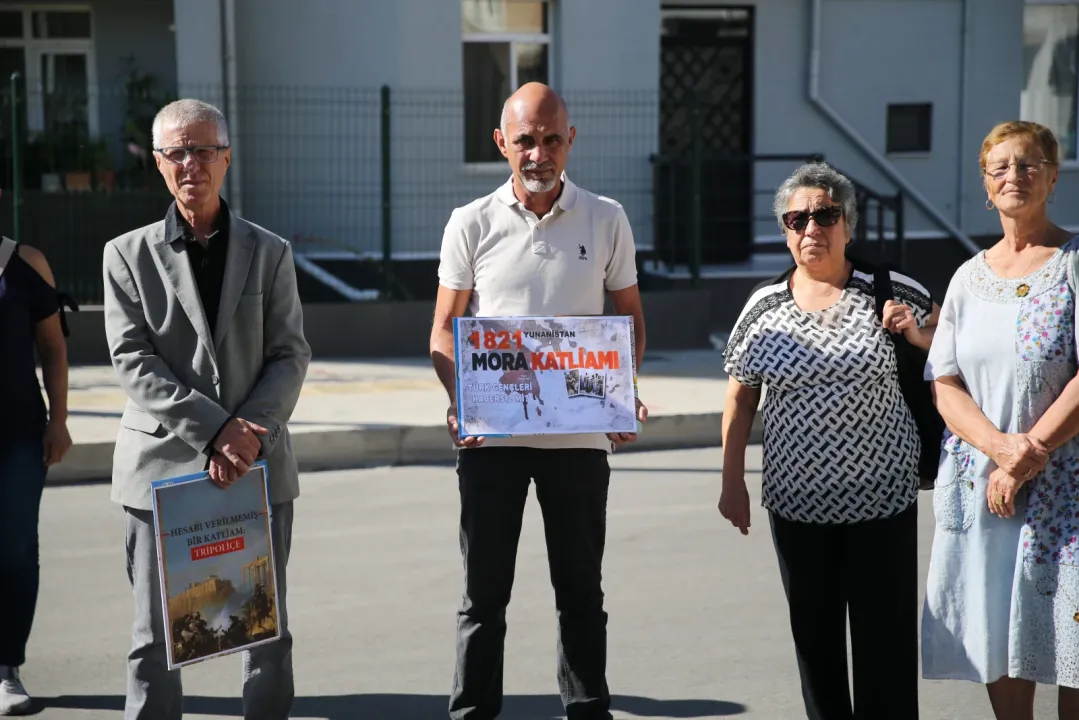Yunanistan'ın Edirne Konsolosluğu önüne siyah çelenk bırakıldı