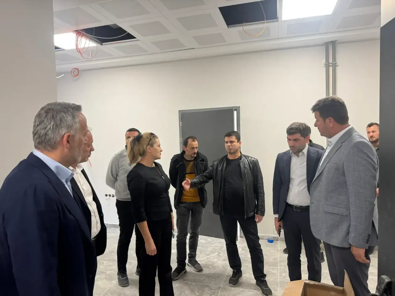 Yunus Tever Akyazı’da Sağlıklı Hayat Merkezi inşaatını gezdi